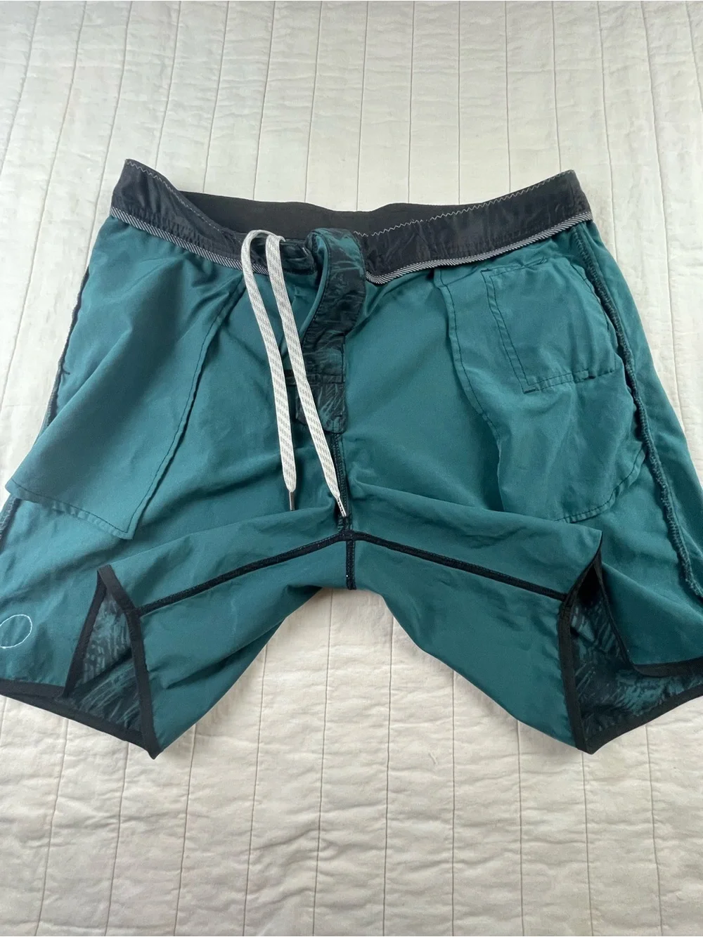 Vuori wear side inseam